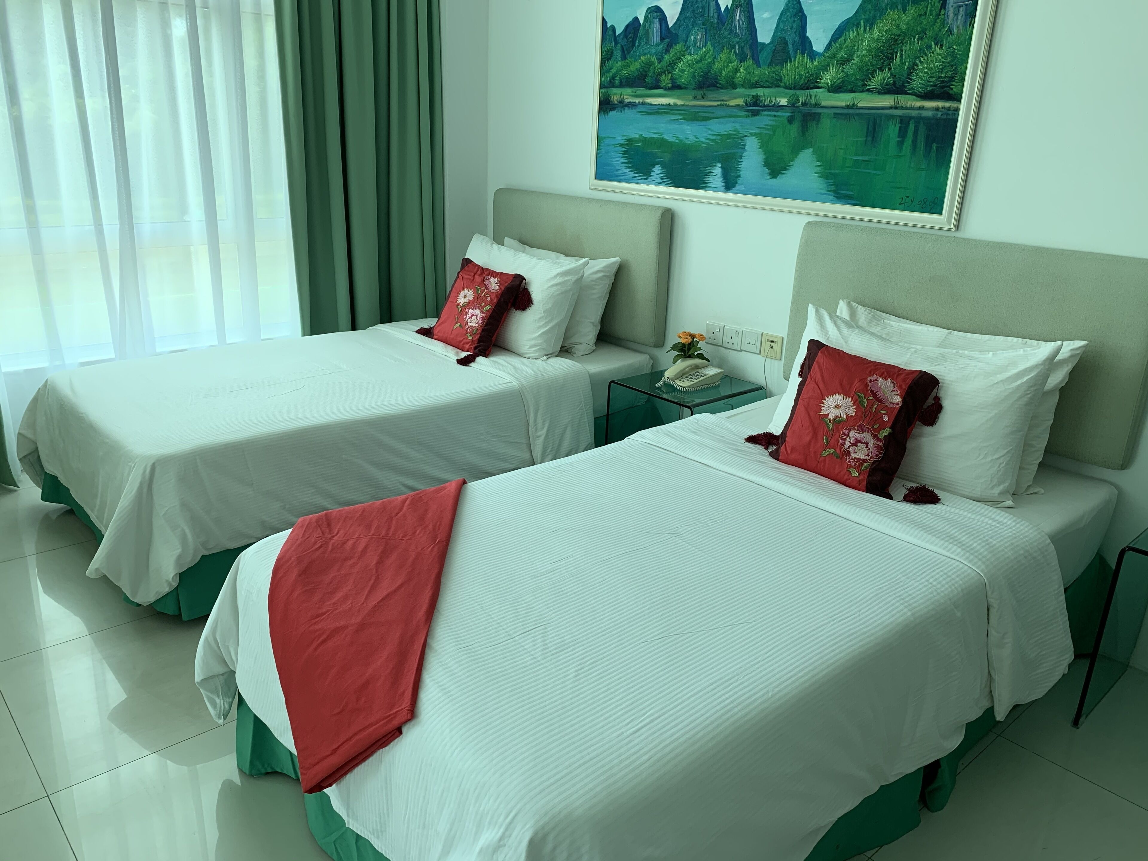 Studio Room - 2 Single Beds | In-room safe, desk, iron/ironing board, rollaway beds