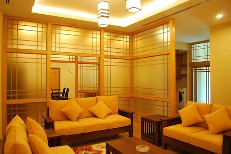 ์ํํธ, ์นจ์ค 4๊ฐ (2 King, 1 Queen & 1 Single) | ๊ฑฐ์ค | LCD TV