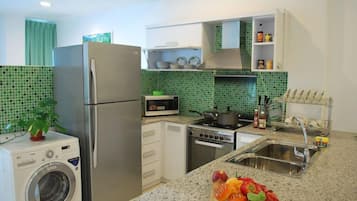 Microwave, coffee/tea maker, electric kettle