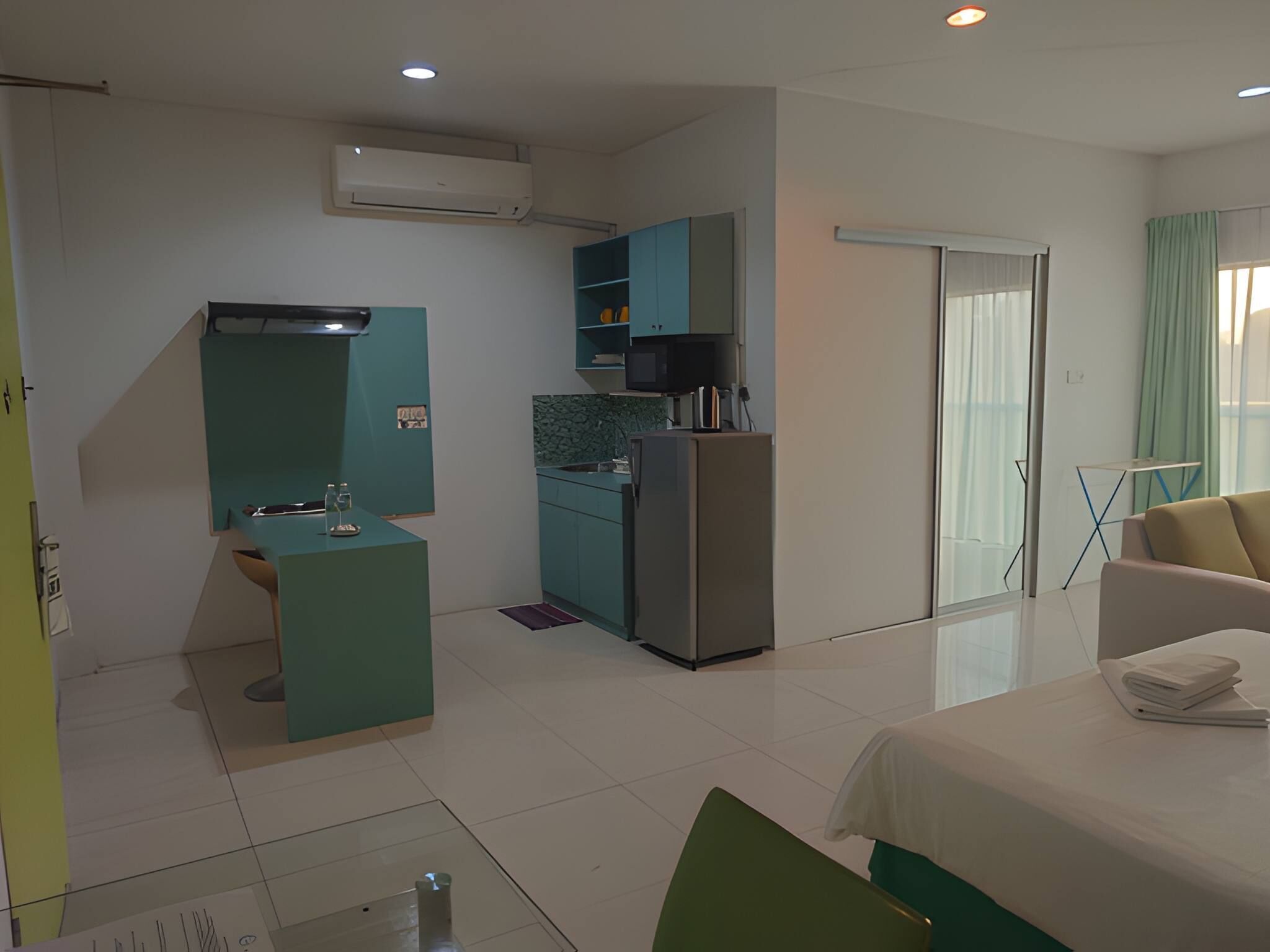 Studio Room - 1 Double Bed | In-room safe, desk, iron/ironing board, rollaway beds