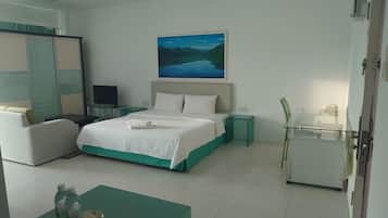 Studio Room - 1 Double Bed | In-room safe, desk, iron/ironing board, rollaway beds