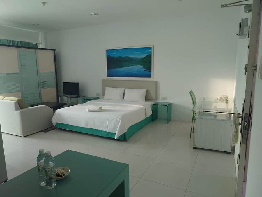 Estúdio, 1 cama de casal (Room) | Cofres nos quartos, escrivaninha, ferros/tábuas de passar roupa