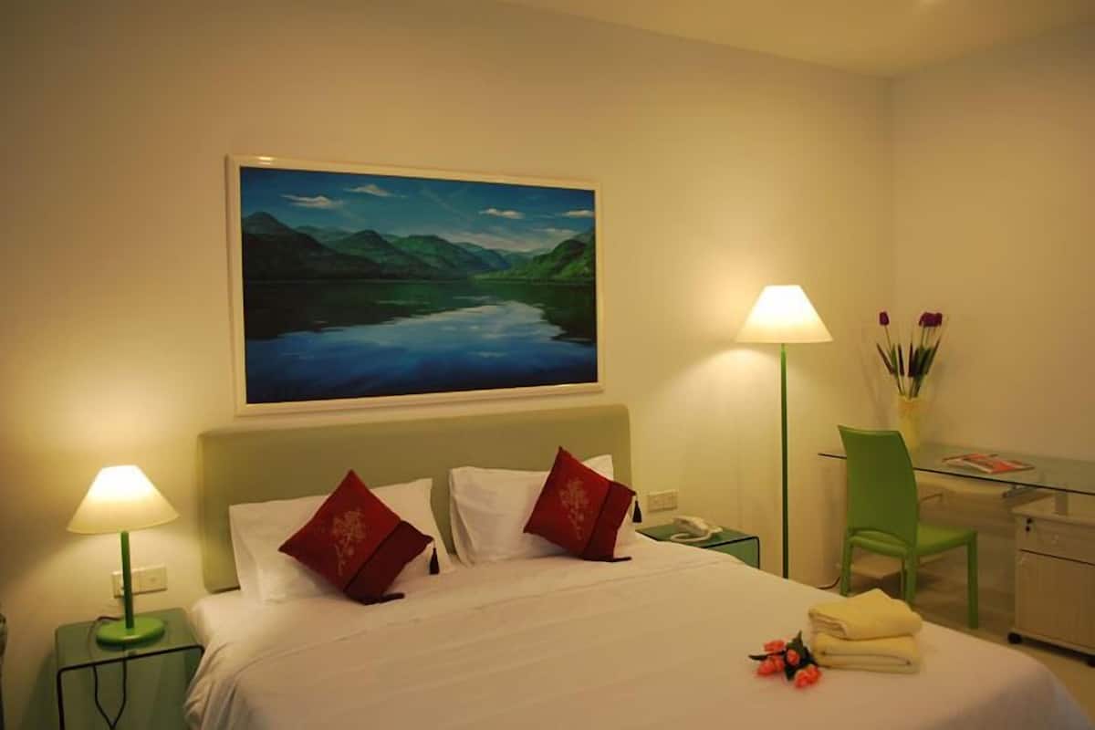 In-room safe, desk, iron/ironing board, rollaway beds