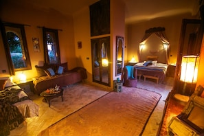 Classic Double or Twin Room, Patio | 2 bedrooms, individually decorated, individually furnished, bed sheets