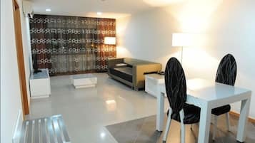 Deluxe Apartment | Living area | 32-inch flat-screen TV with cable channels, TV
