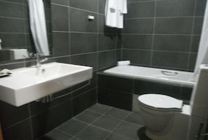 Bathroom - Aparthotel Tropicana (Luanda)