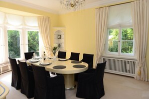 In-room dining - Residenz am englischen Garten (Munich)