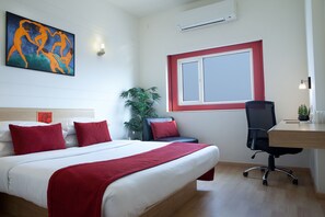 Habitación empresarial, para no fumadores | Ropa de cama de alta calidad y caja de seguridad en la habitación