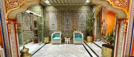 Quầy tiếp tân