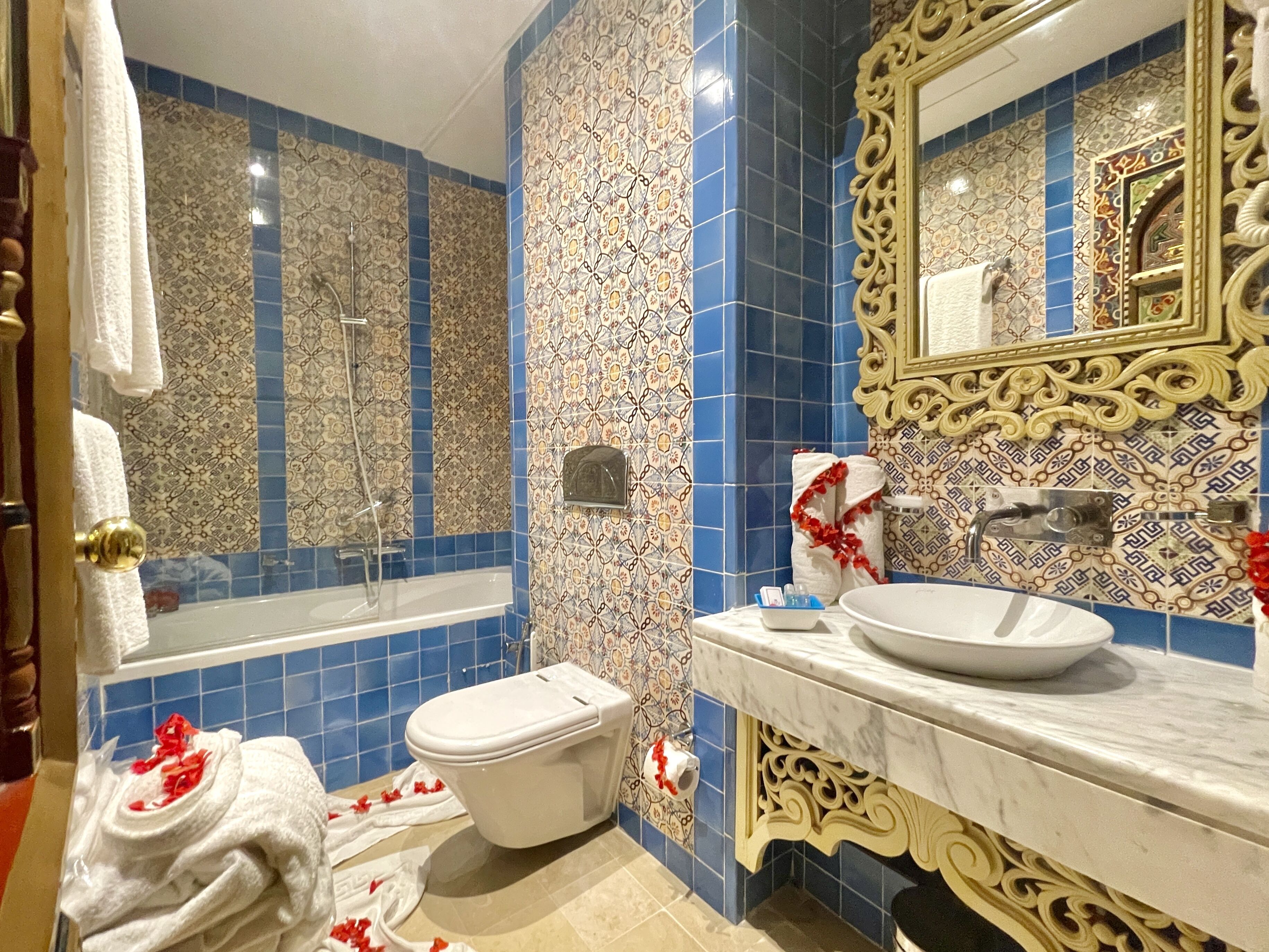 double room | bathroom | free toiletries, hair dryer, slippers, bidet