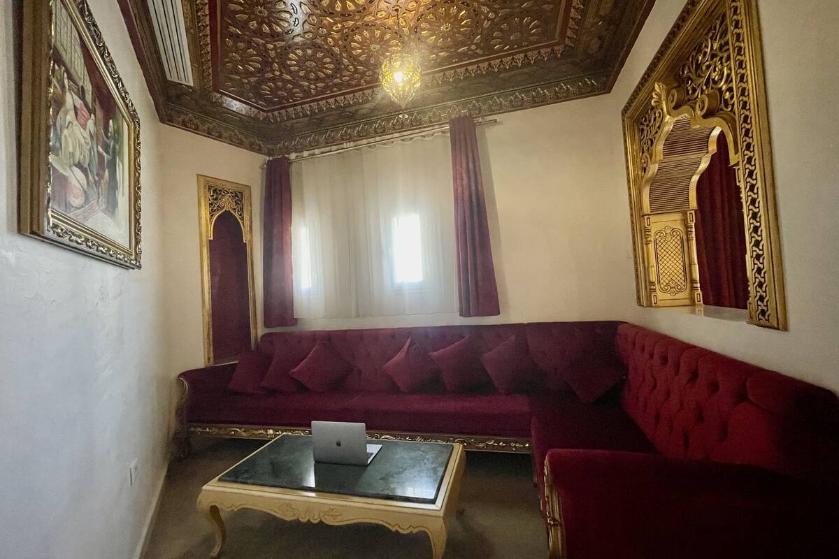 royal suite | living area | 32-inch flat-screen tv with satellite channels, tv