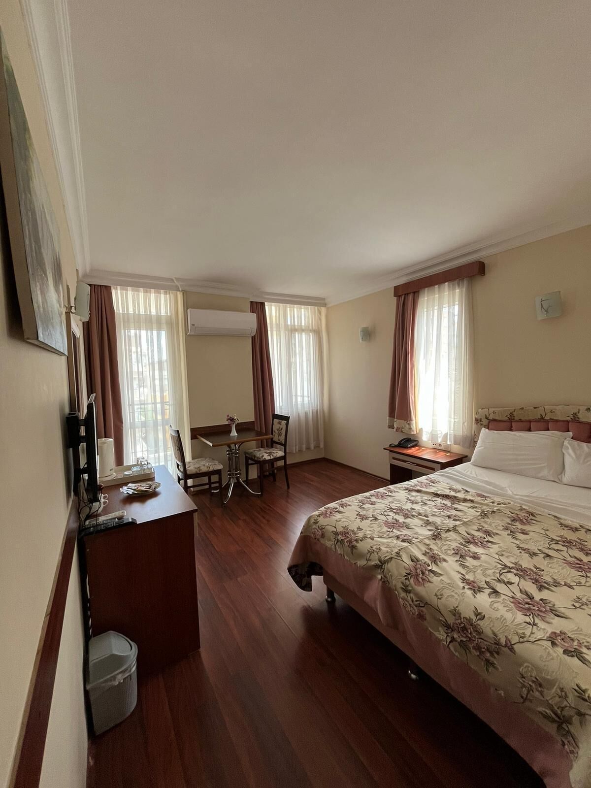 Einzelzimmer | Hochwertige Bettwaren, Minibar, Zimmersafe, Schreibtisch