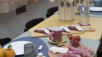 Colazione a buffet a pagamento, servita tutte le mattine