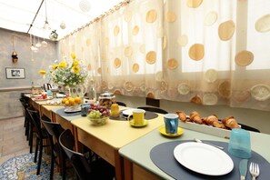 Päivittäinen buffetaamiainen maksusta