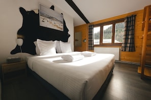 Room, Mountain View, Mountainside | Premium bedding, desk, soundproofing, free WiFi