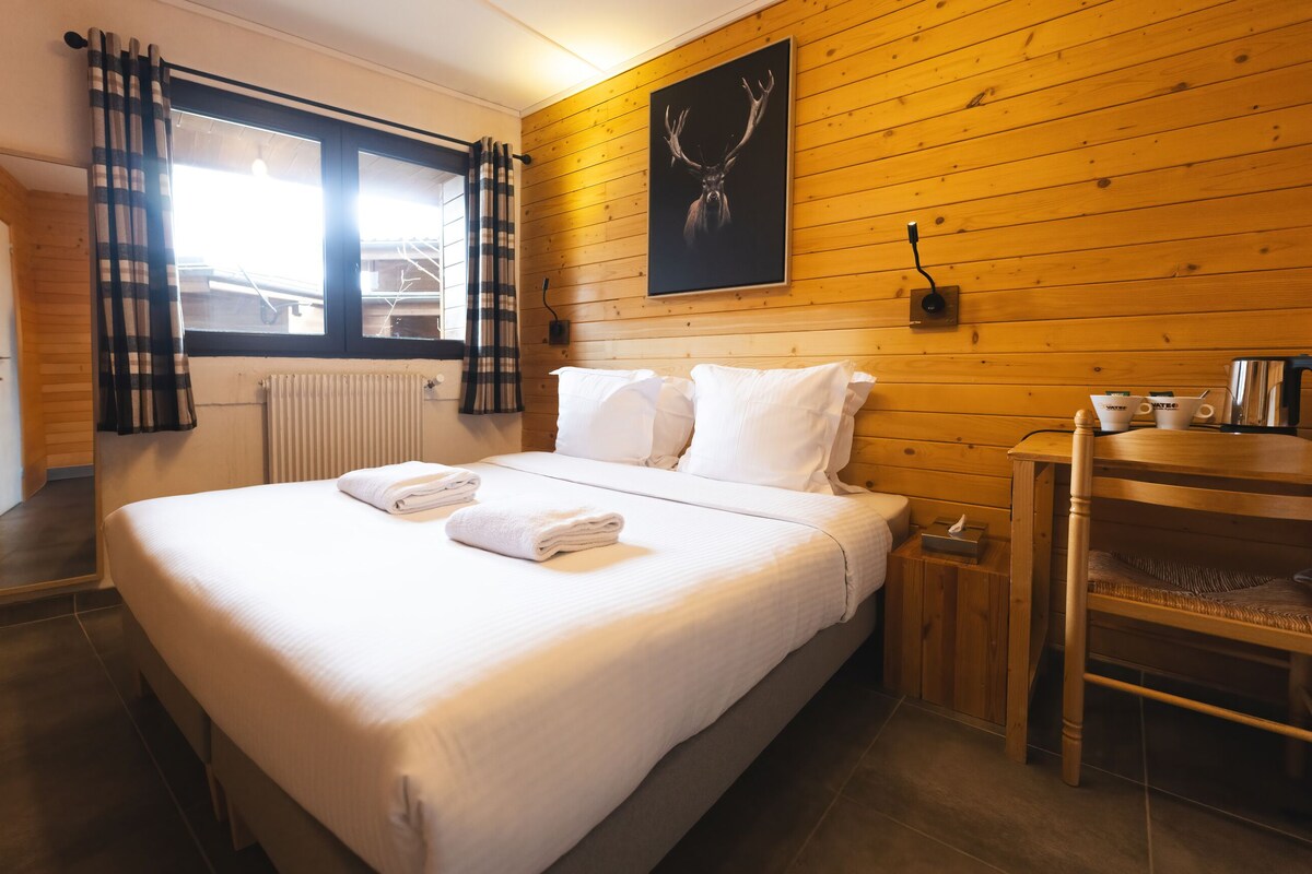 Superior Quadruple Room, Ensuite, Valley View | Premium bedding, blackout curtains, soundproofing, cots/infant beds