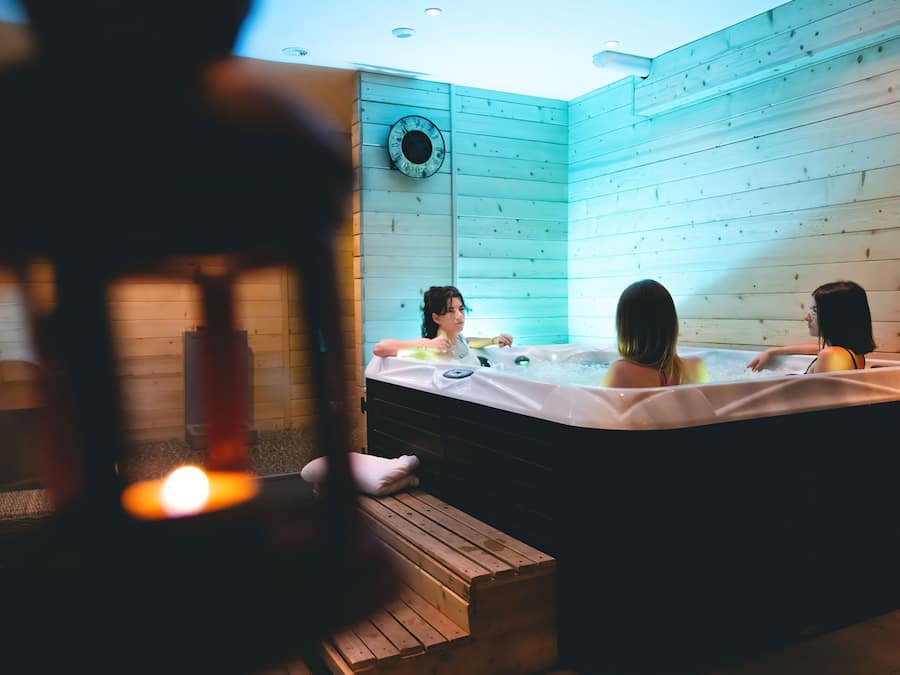 Indoor spa tub