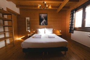 Zimmer, Bergblick, Bergseite | Hochwertige Bettwaren, Schreibtisch, schallisolierte Zimmer