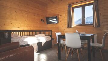 Luxury-Suite, barrierefrei, mit Bad | Hochwertige Bettwaren, Schreibtisch, schallisolierte Zimmer