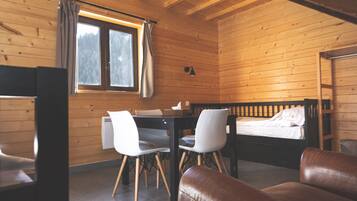 Suite Luxury, accessibile ai disabili, bagno in camera | Biancheria da letto di alta qualità, una scrivania, insonorizzazione