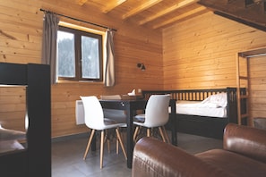 Luxury Suite, Accessible, Ensuite | Premium bedding, desk, soundproofing, free WiFi - Hôtel Le Loup Blanc (Uvernet-Fours)