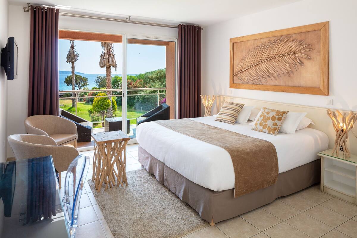 Comfort Double Room, Non Smoking, Sea View | Premium bedding, pillowtop beds, minibar, in-room safe