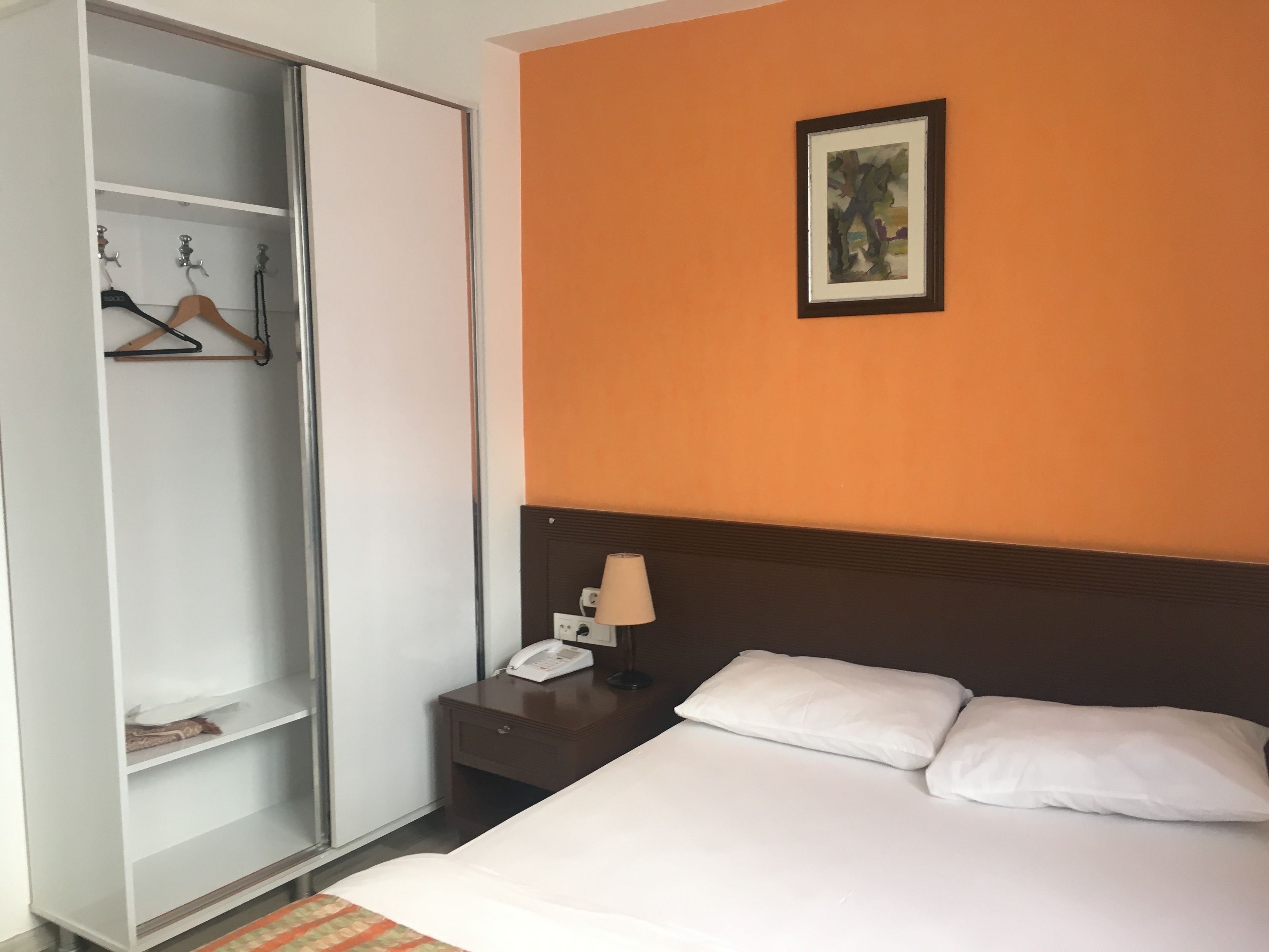 economy room | minibar, desk, free wifi, bed sheets