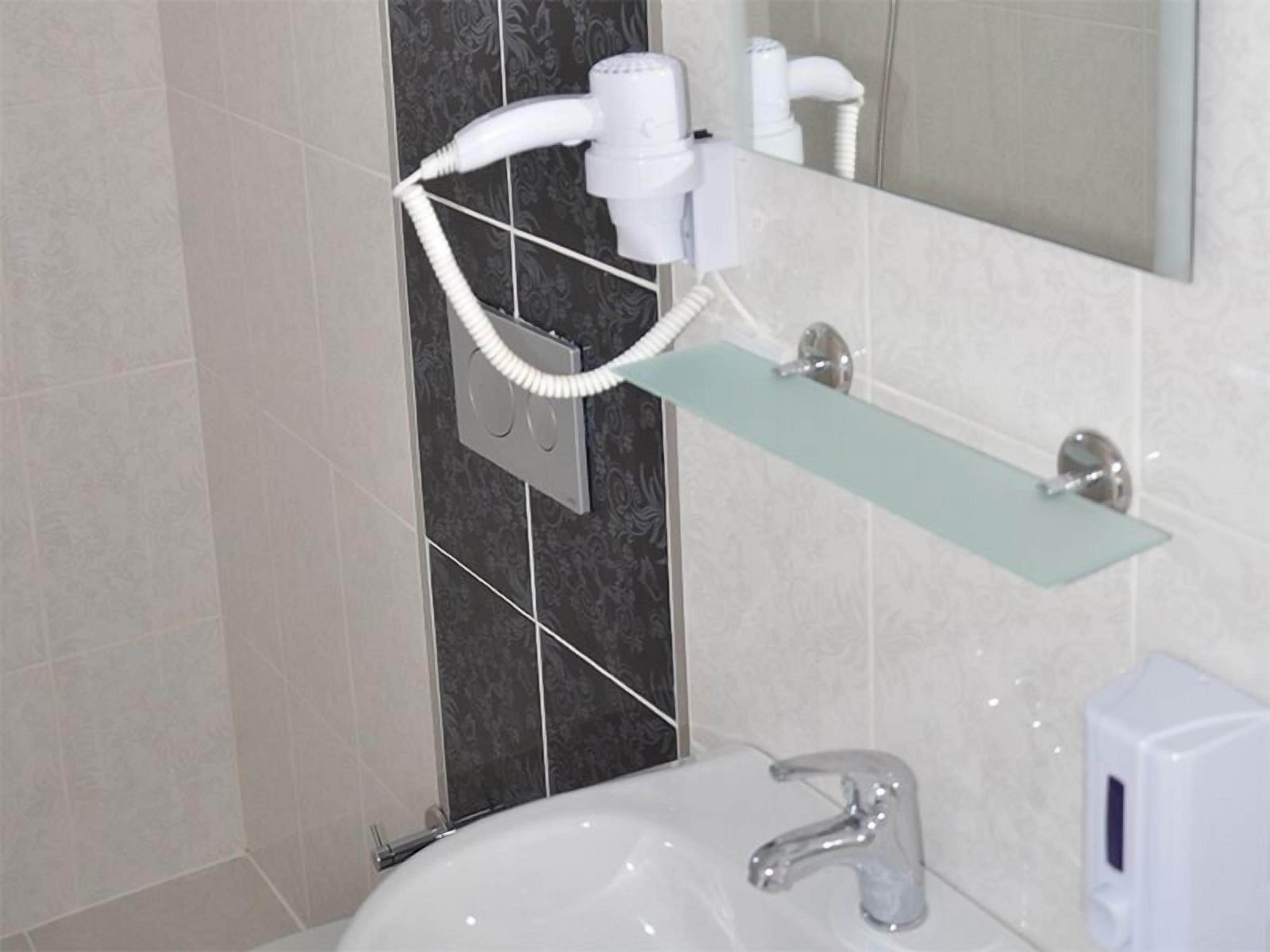 shower, free toiletries, hair dryer, slippers