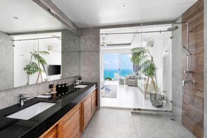 Vila | Kamar mandi | Shower, perlengkapan mandi gratis, pengering rambut, dan kloset
