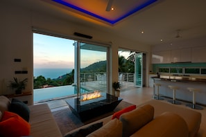 Villa | Oppholdsrom | Flatskjerm-TV