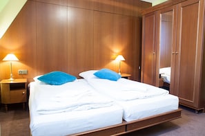 In-room safe, desk, blackout drapes, soundproofing