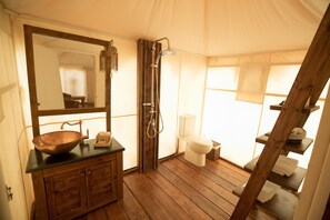 Shower, free toiletries, towels - Discovery Bedu (Wadi Rum)