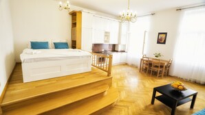 Studio – deluxe (Apartment) | Sengetøy av topp kvalitet, strykejern/-brett og barnesenger (inkludert)