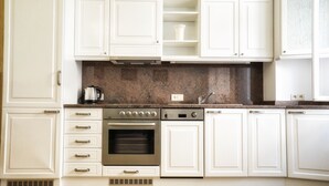 Studio – deluxe (Apartment) | Eget tekjøkken | Kaffetrakter/tekoker, kjøleskap, mikrobølgeovn og ovn