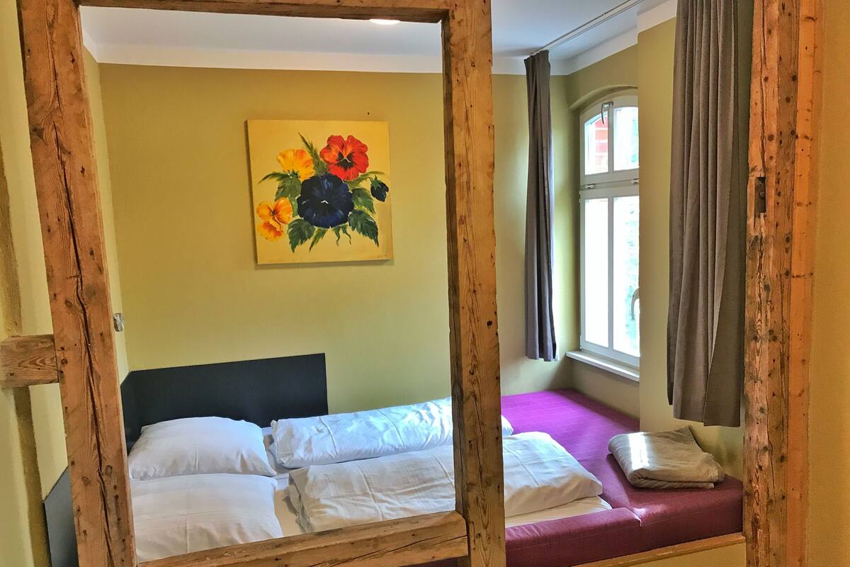 Doppel- oder Zweibettzimmer