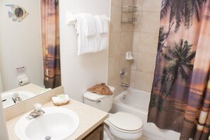 Towels - Michael's Westbury Villa 4 Bedroom IPG Florida (Davenport)