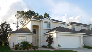 Unclassified image, 2 of 19, button - Peter's Highlands Reserve Villa 4 Bedroom IPG Florida (Davenport)