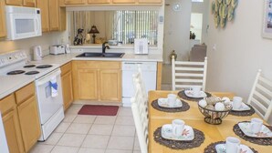 Unclassified image, 4 of 19, button - Peter's Highlands Reserve Villa 4 Bedroom IPG Florida (Davenport)