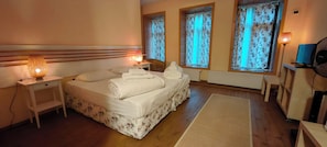 In-room safe, desk, free WiFi, bed sheets