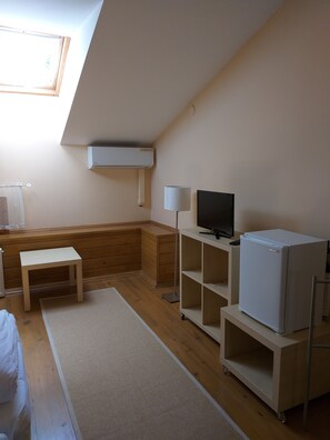 Tripla Standard, vista montagna | Minibar, una cassaforte in camera, una scrivania, Wi-Fi gratuito