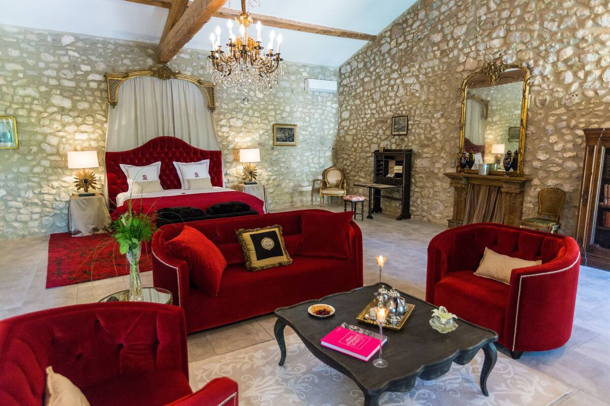 Suite (Divine Marquise)