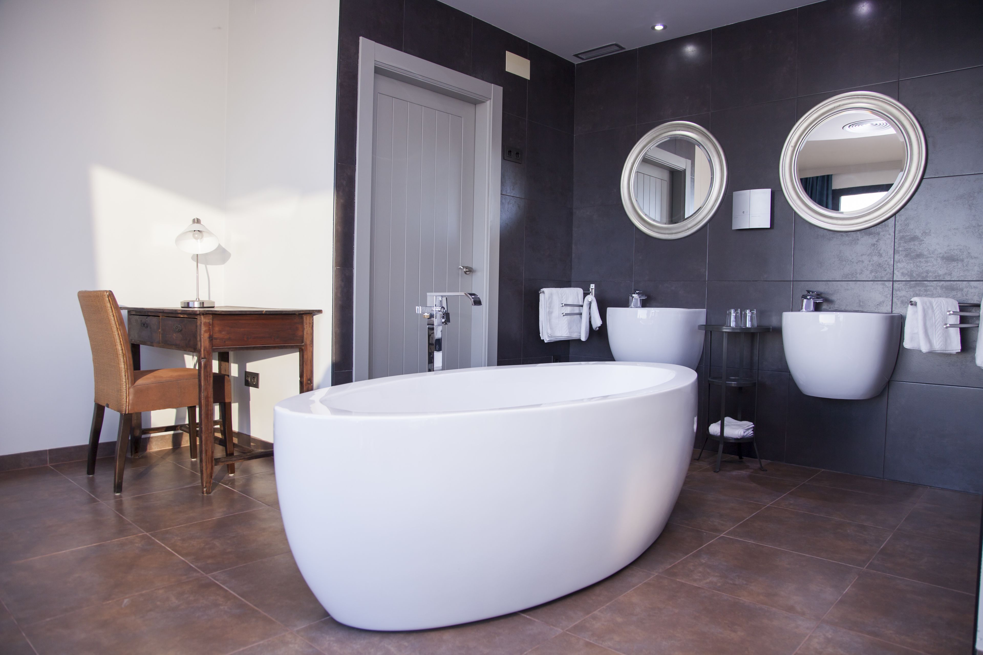 deep-soaking bathtub