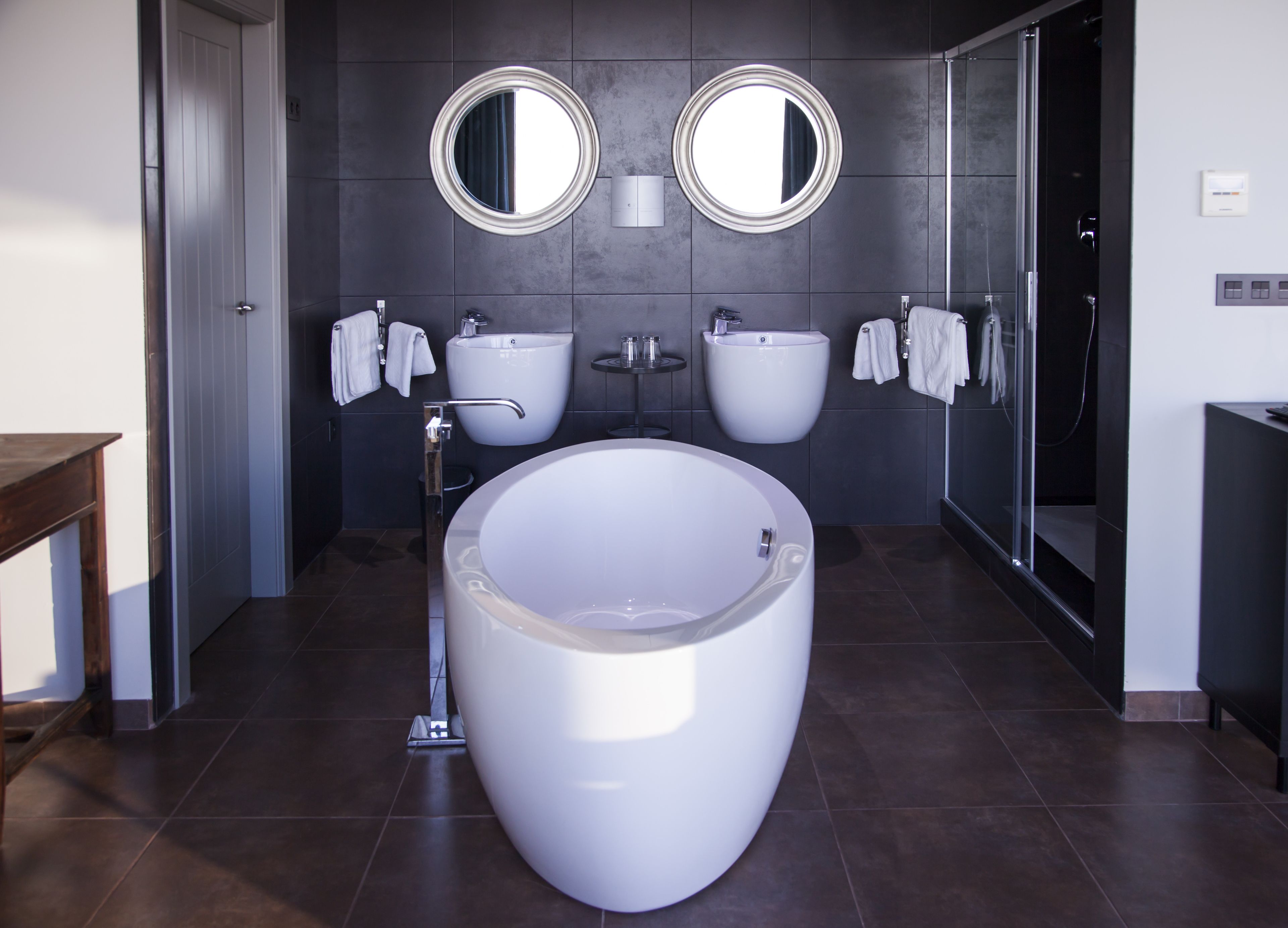 deep-soaking bathtub