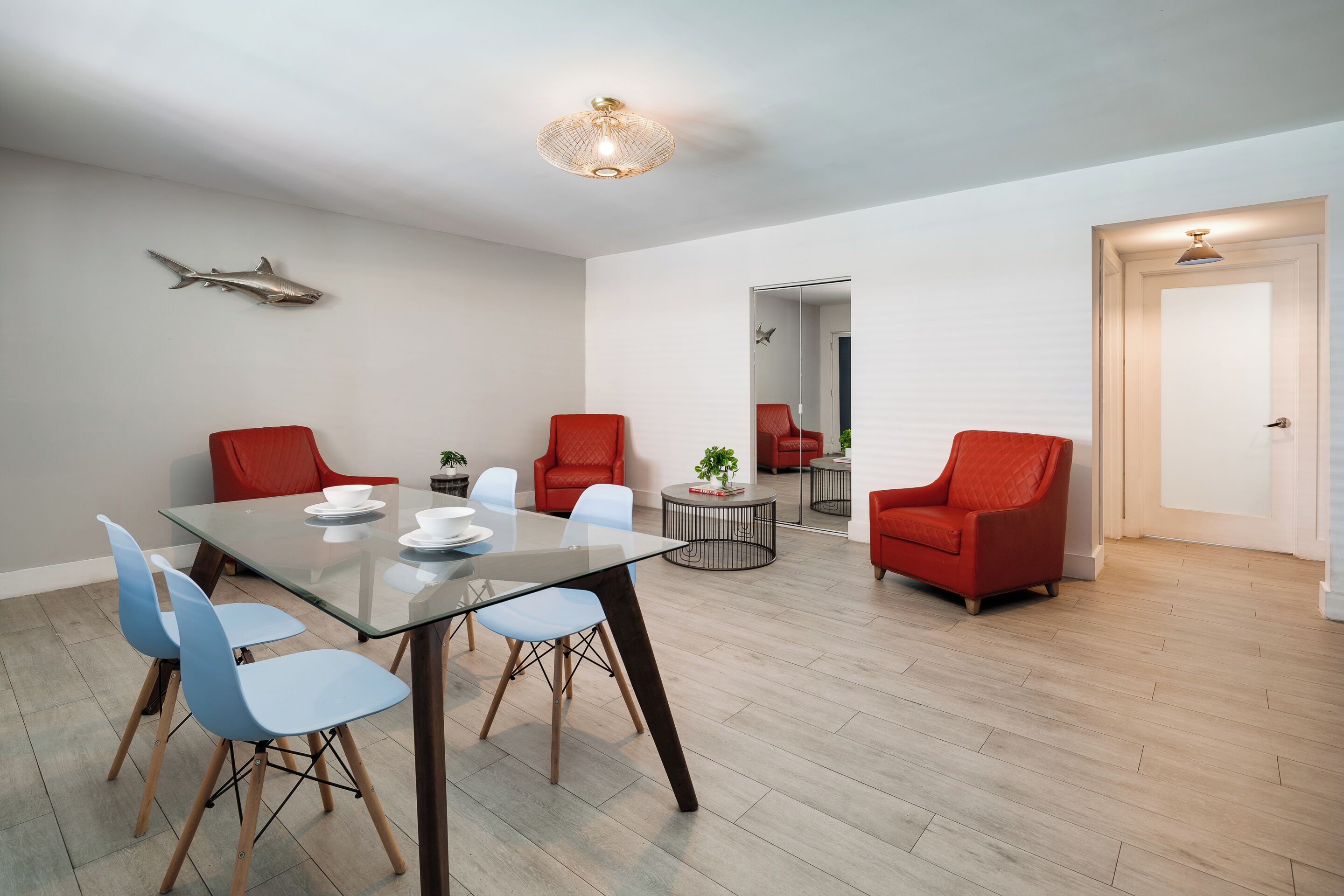 Deluxe One Bedroom Queen Suite | Living area