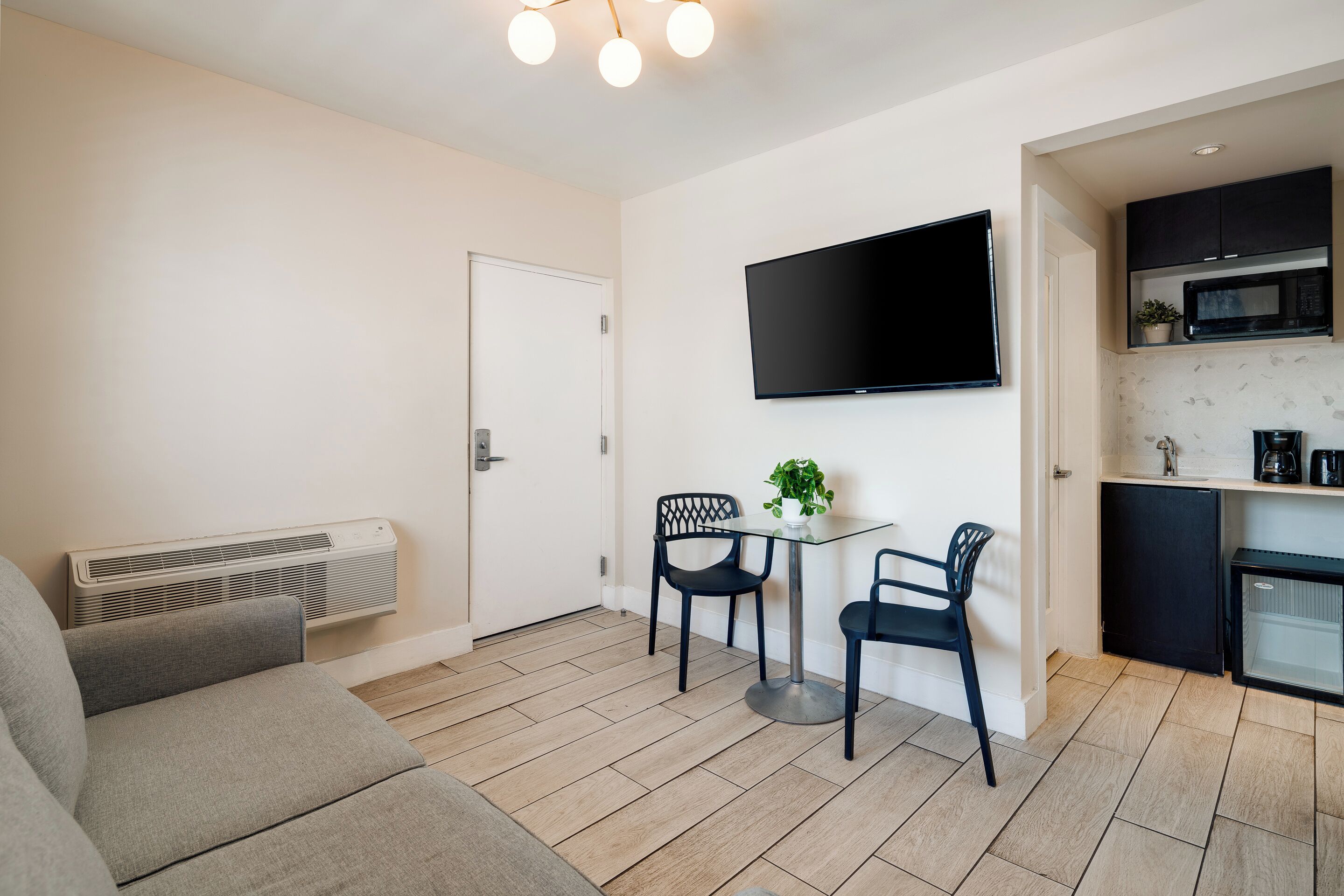Photo - Waterside Hotel and Suites