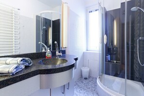 Standard-Apartment, 1 Schlafzimmer, Balkon, Stadtblick | Badezimmer