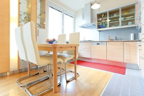 Standard Condo, 1 Bedroom, Balcony, City View | Private kitchen | Full-size fridge, microwave, oven, stovetop - Vienna Apartment Center - Zentrum II (Vienna)