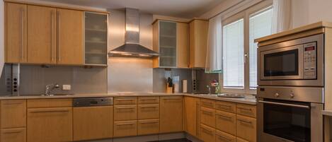 Grand Apartment, 2 Bedrooms | Individually decorated, individually furnished, desk, iron/ironing board