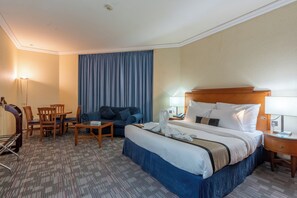 Junior Suite | Premium bedding, minibar, in-room safe, desk