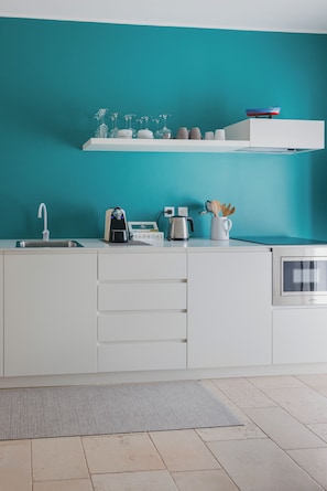 Apartment, Kitchen, City View | Private kitchen